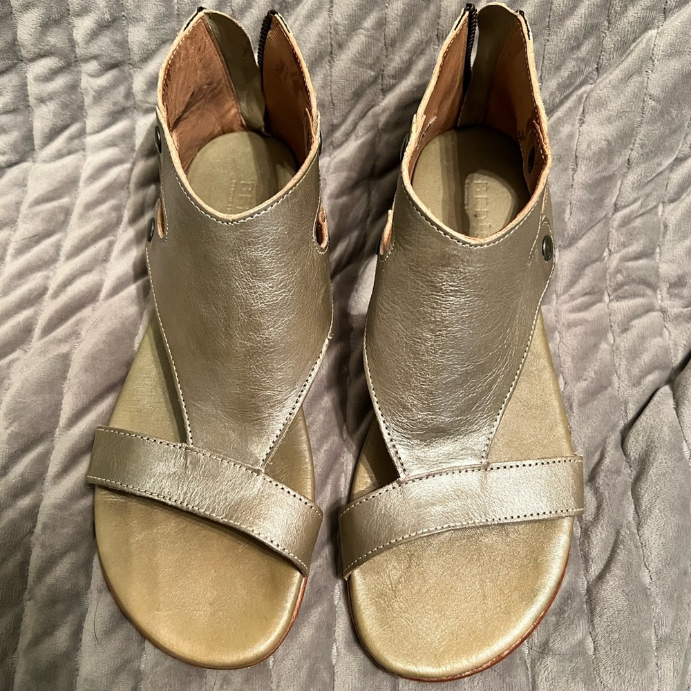 NWOT Bed Stu Soto Sandals 9.5 Olive Green